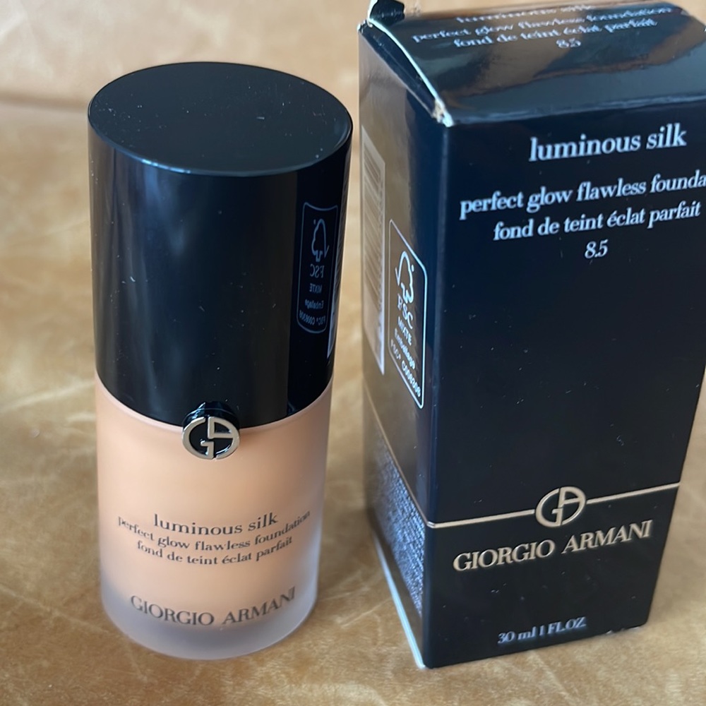 Giorgio Armani oil-free makeup # 8.5 New